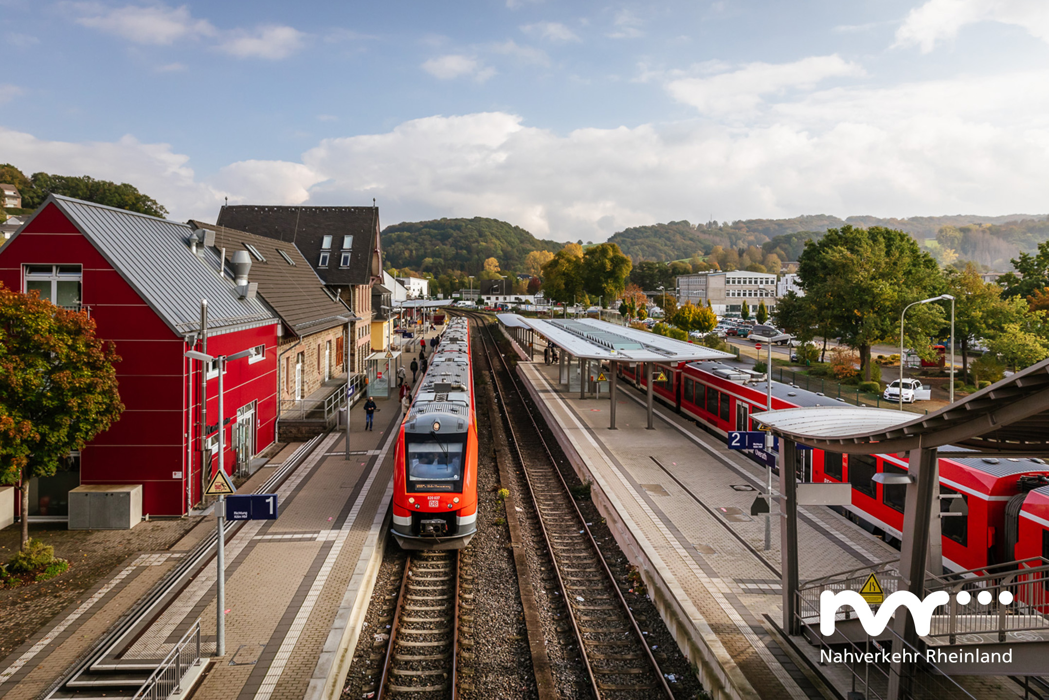Aus der Vogelperspektive ist der Bahnhof Overath im Oberbergischen zu sehen.