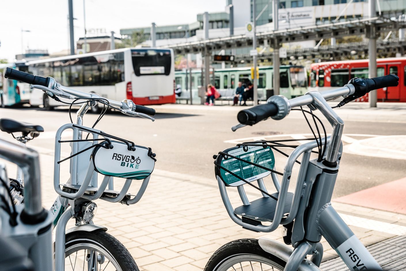 Die Mobilstation St. Augustin bietet Bahnreisenden u.a. Bus- und Bike-Anschluss.